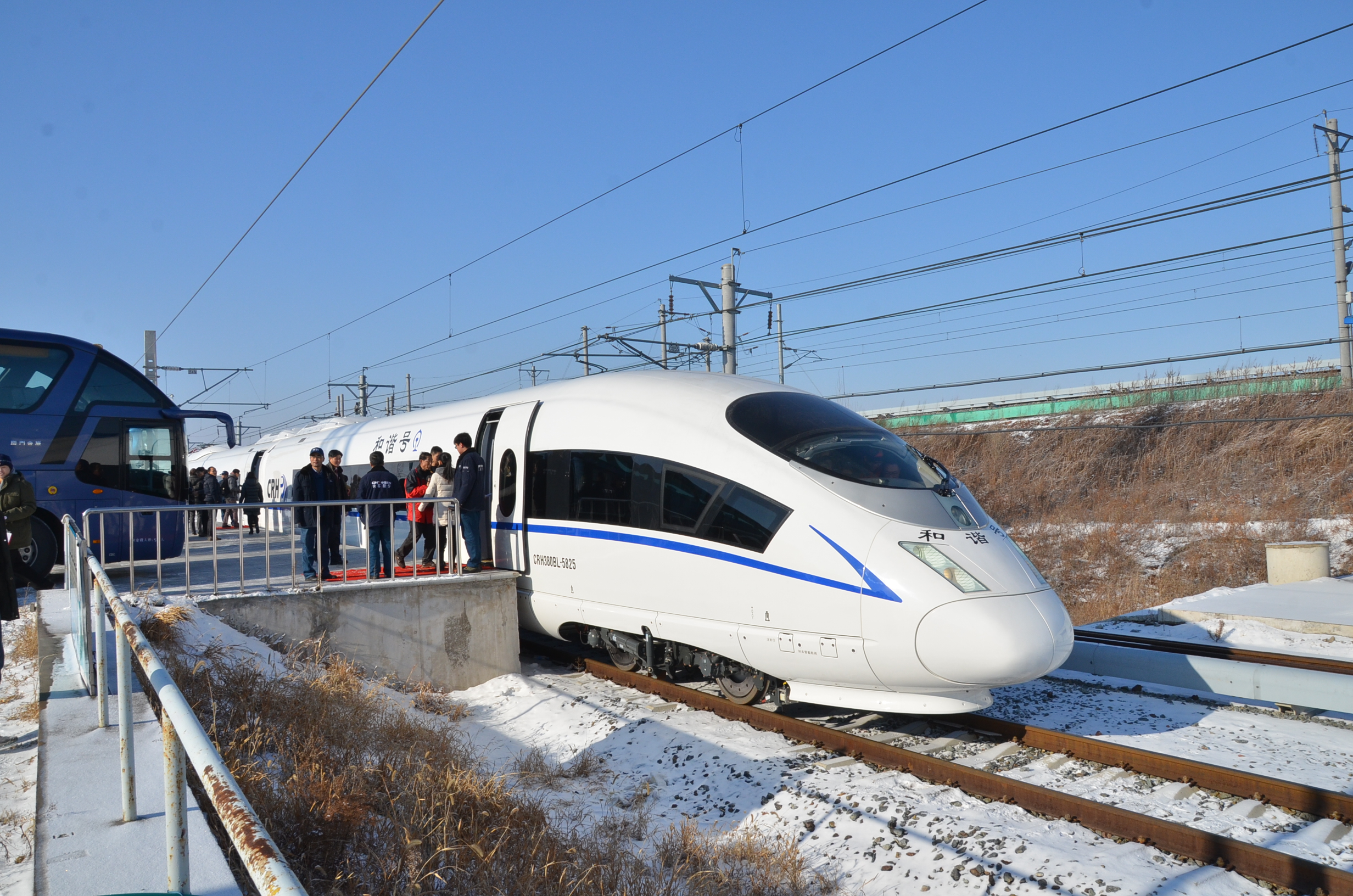探访长客—— 首届“车迷有约·走进中车”活动
